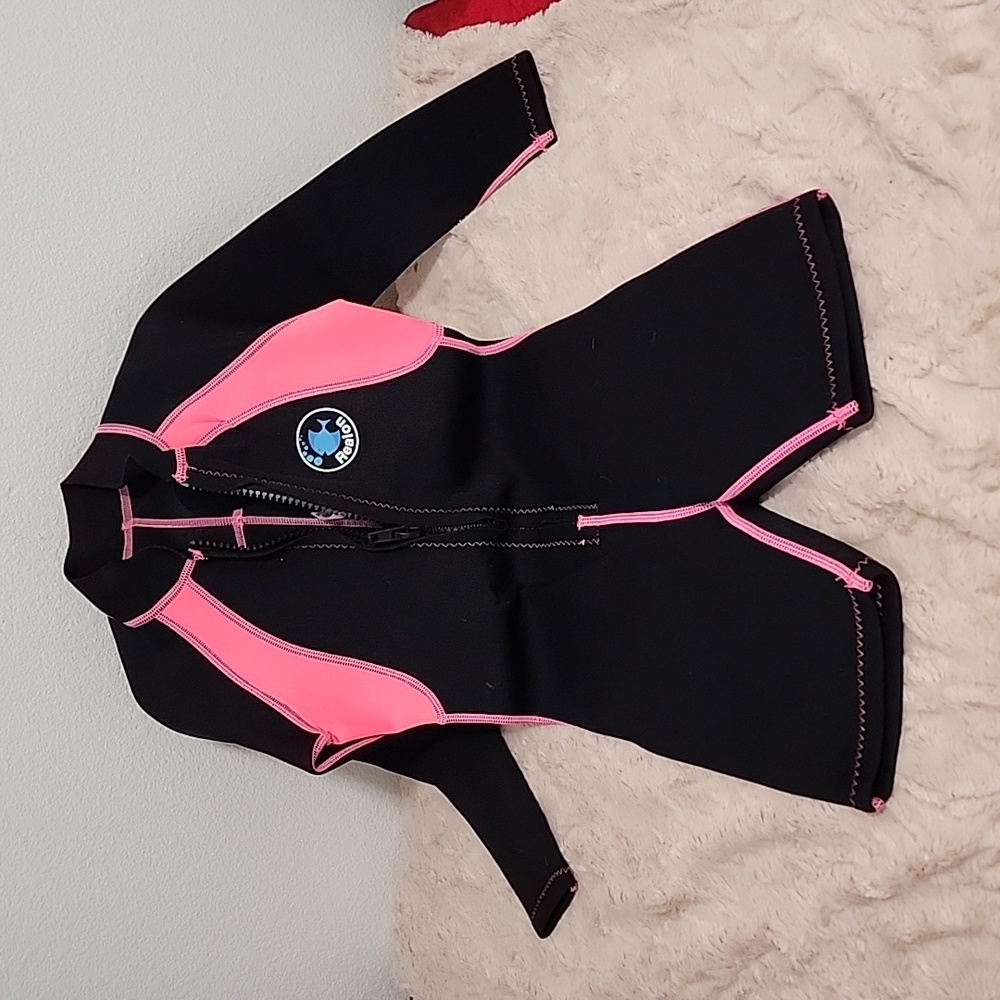 Girls Wet Suit Size medium